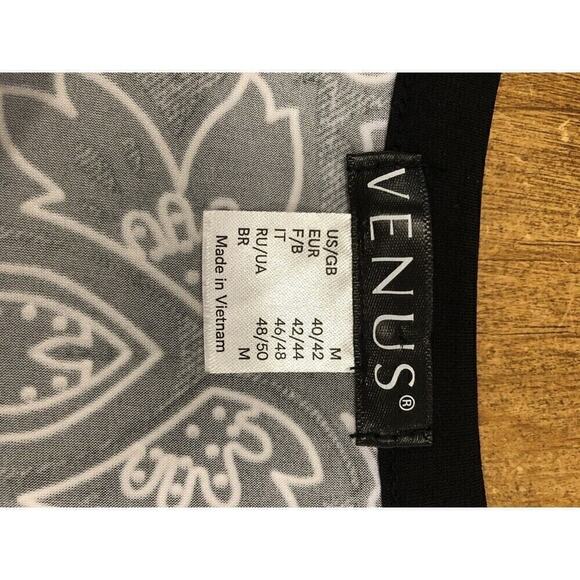 Venus Women’s Long Sleeve Top Size M Gray Black Trim Draw-String Front Closure - Picture 7 of 13